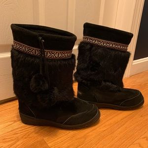 Minnetonka Black Fur Boots, Size 8